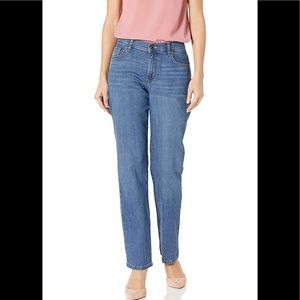 Women’s Lee Relaxed Fit / At the waist